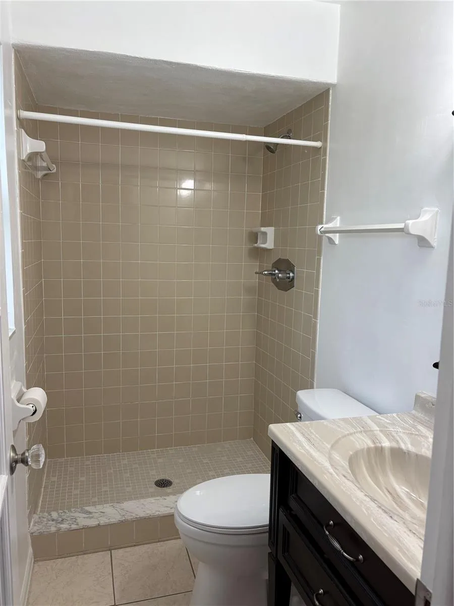 6418 W PARIS STREET Tampa, FL 33634