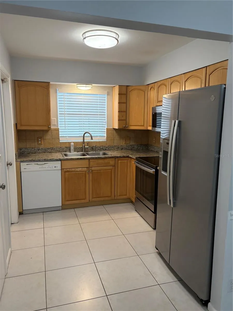 6418 W PARIS STREET Tampa, FL 33634