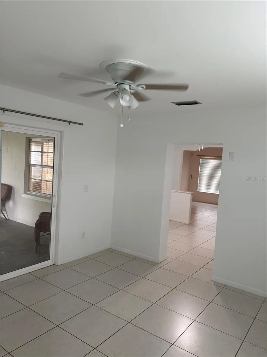 6418 W PARIS STREET Tampa, FL 33634