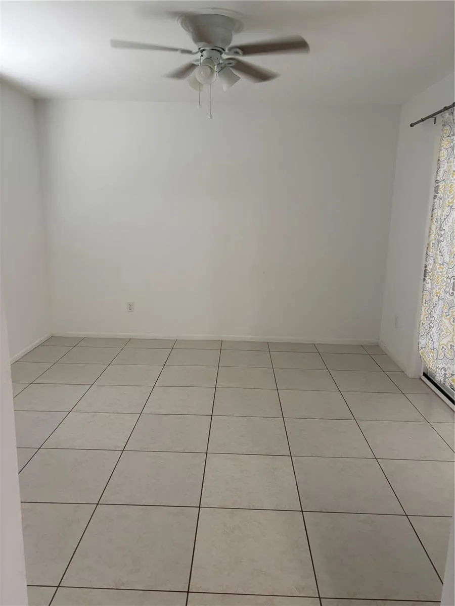 6418 W PARIS STREET Tampa, FL 33634