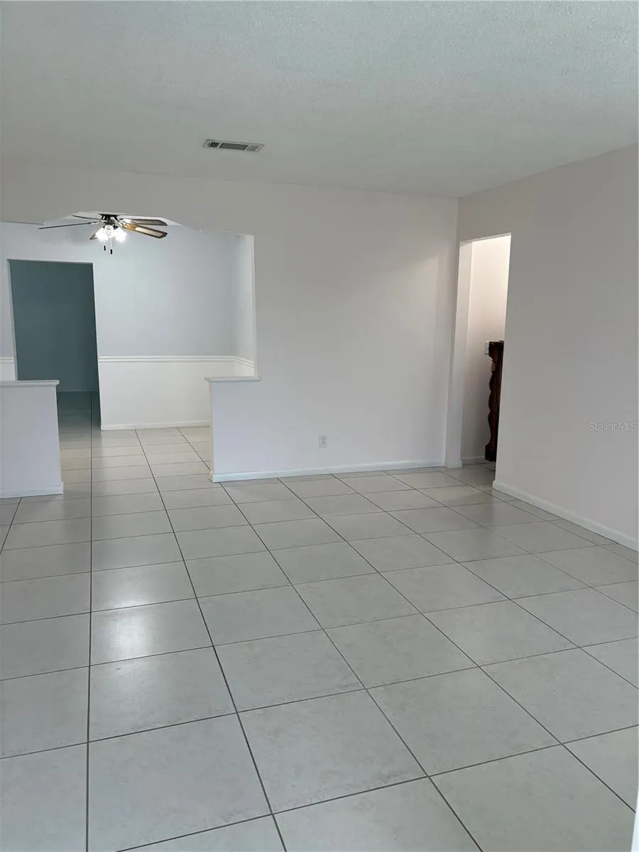 6418 W PARIS STREET Tampa, FL 33634