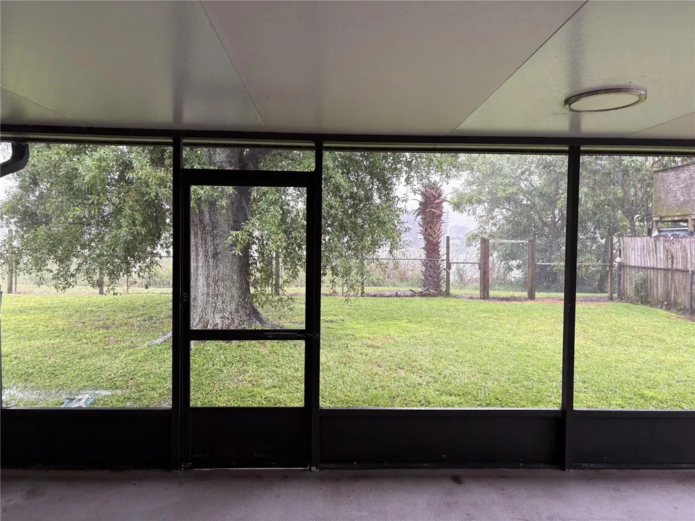 6418 W PARIS STREET Tampa, FL 33634