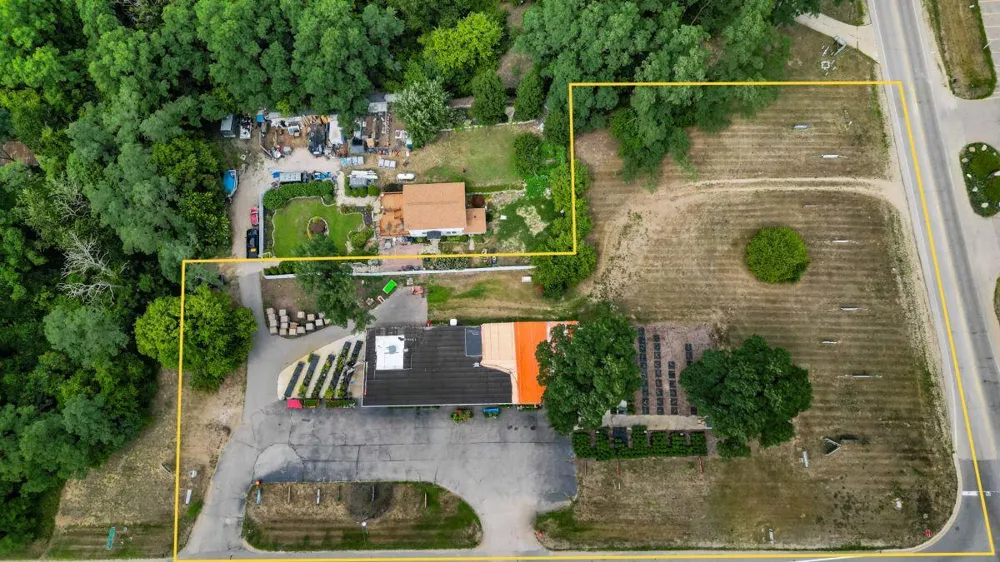 6821 124th Avenue Fennville, MI 49408