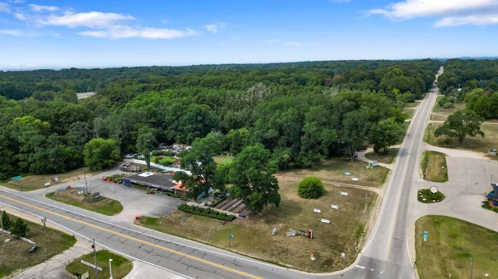 6821 124th Avenue Fennville, MI 49408
