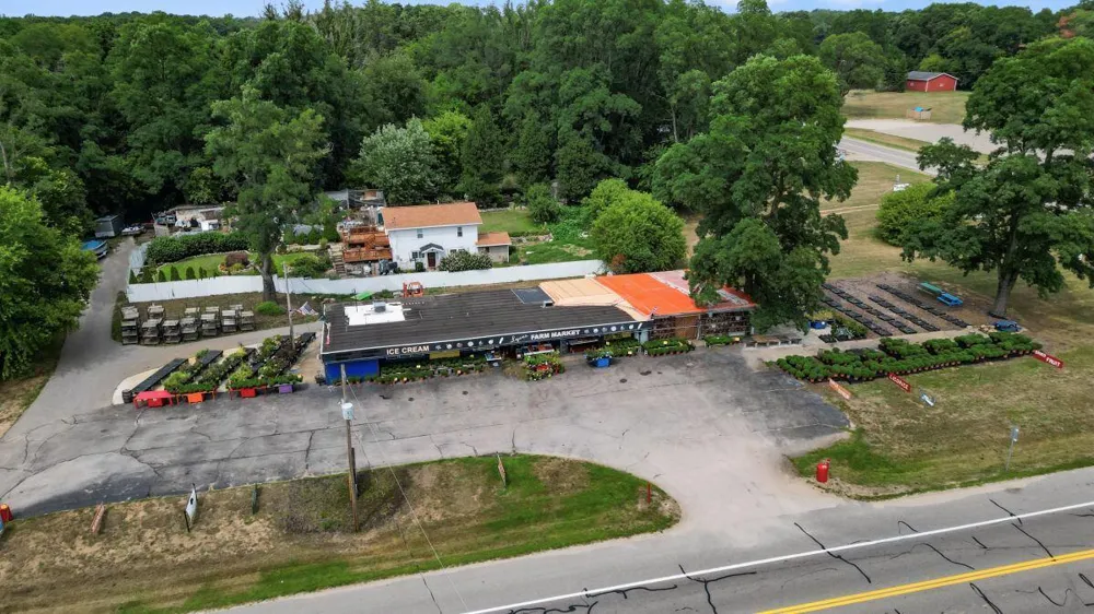 6821 124th Avenue Fennville, MI 49408