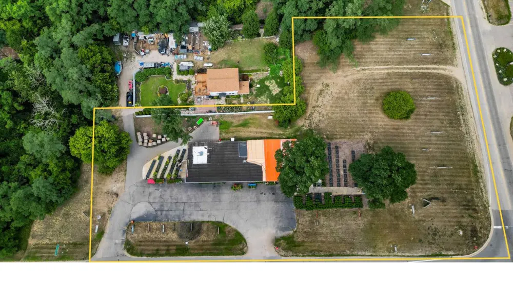6821 124th Avenue Fennville, MI 49408