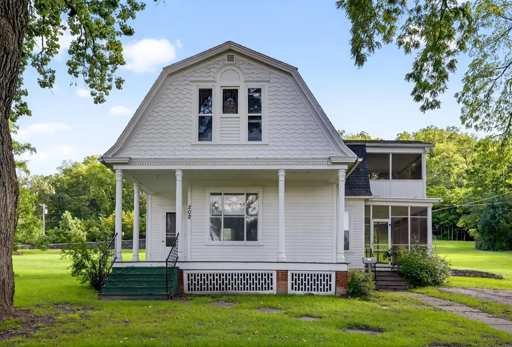 130,132,202 Winona Street SE Chatfield, MN 55923