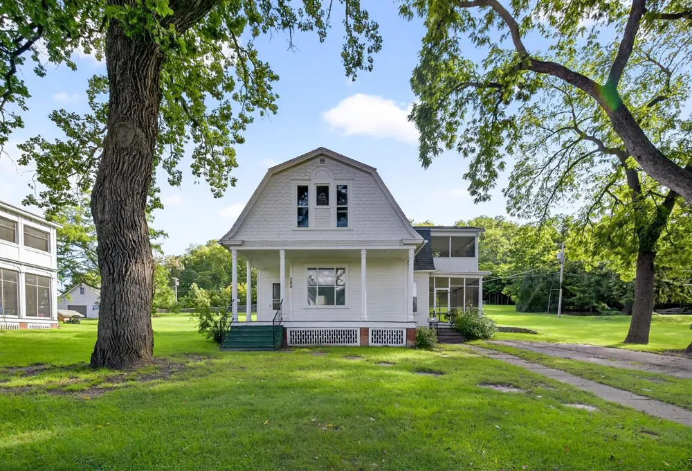 130,132,202 Winona Street SE Chatfield, MN 55923