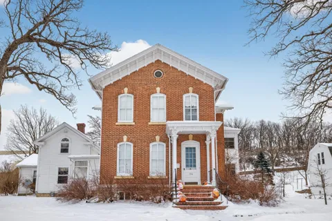 130,132,202 Winona Street SE
