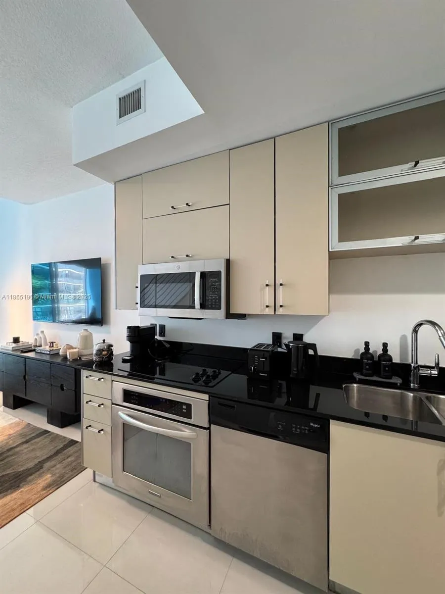 60 SW 13th St #1406 Miami, FL 33130