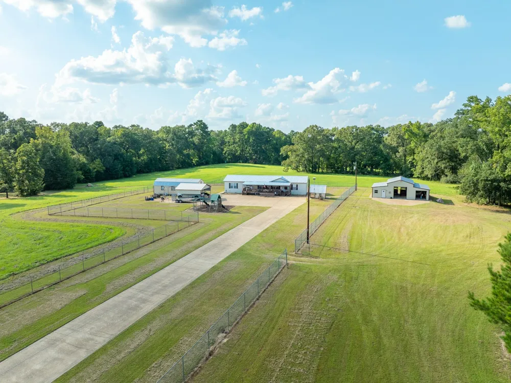 5819 County Road 1170 Kennard, TX 75925