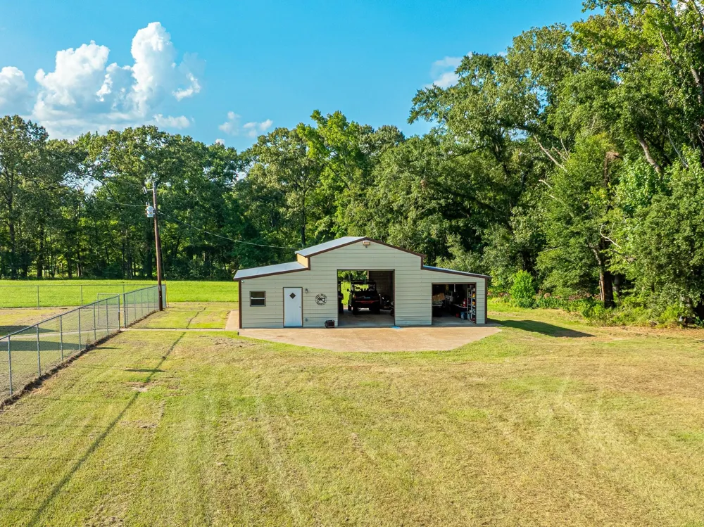 5819 County Road 1170 Kennard, TX 75925