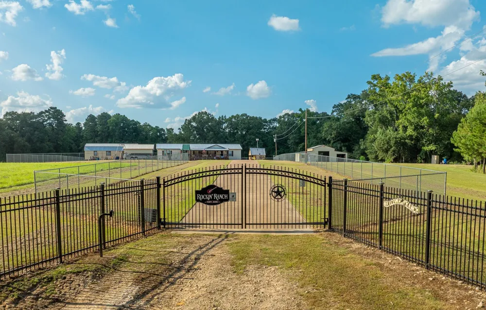 5819 County Road 1170 Kennard, TX 75925