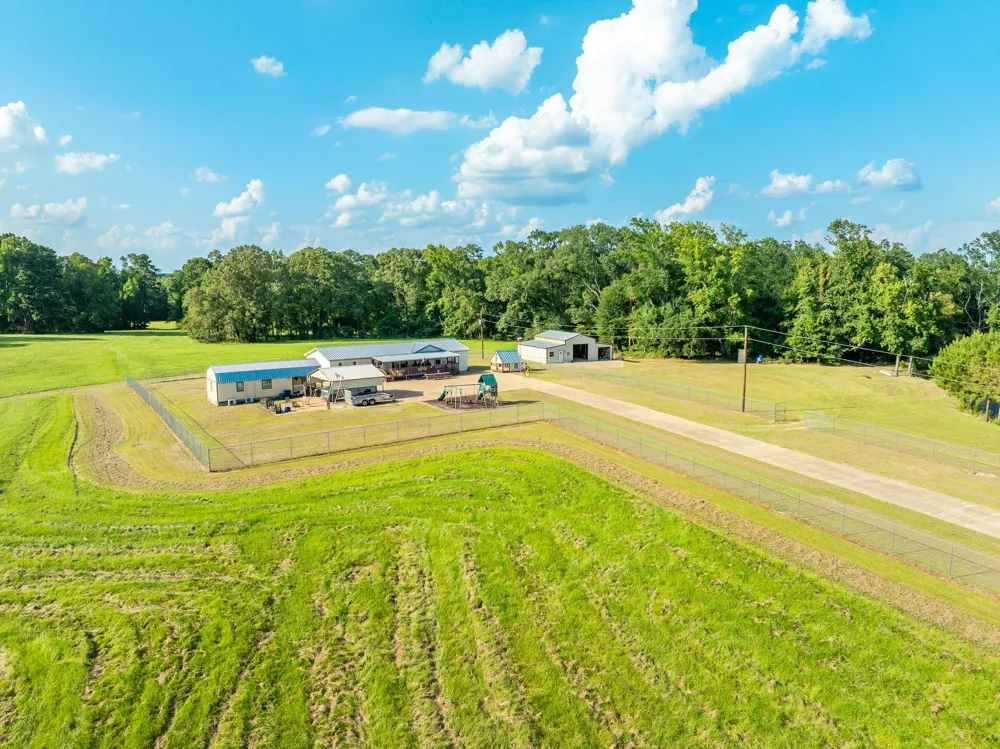 5819 County Road 1170 Kennard, TX 75925