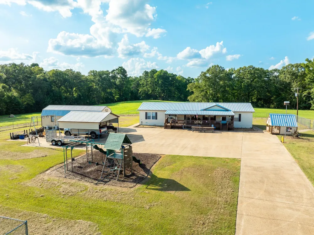 5819 County Road 1170 Kennard, TX 75925