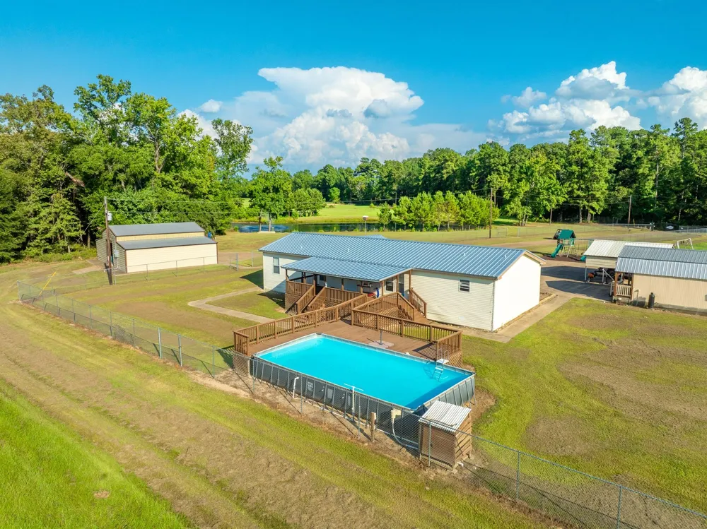 5819 County Road 1170 Kennard, TX 75925