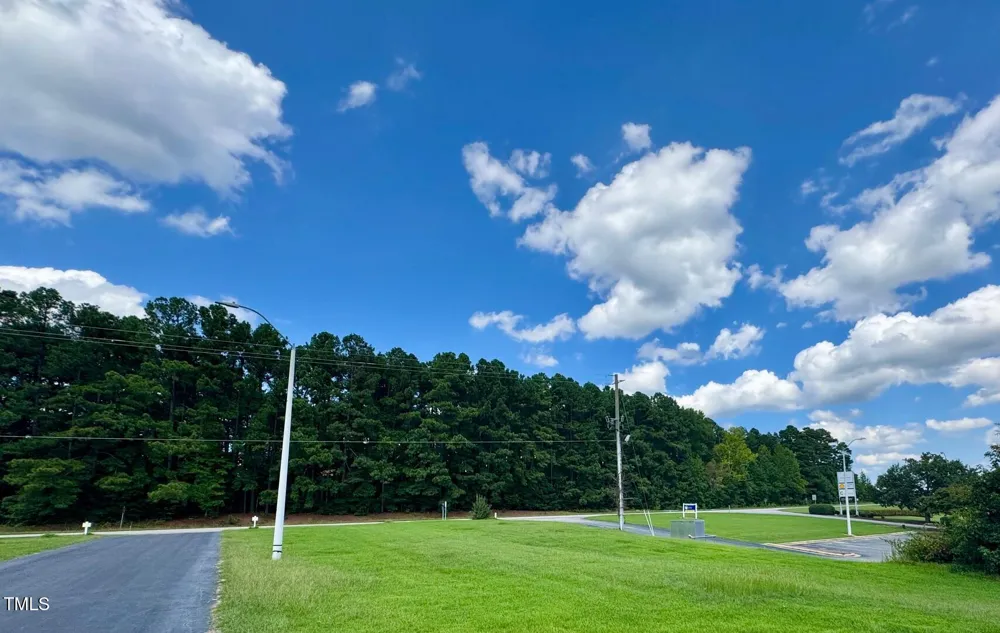 01 158 Business Hwy Henderson, NC 27536