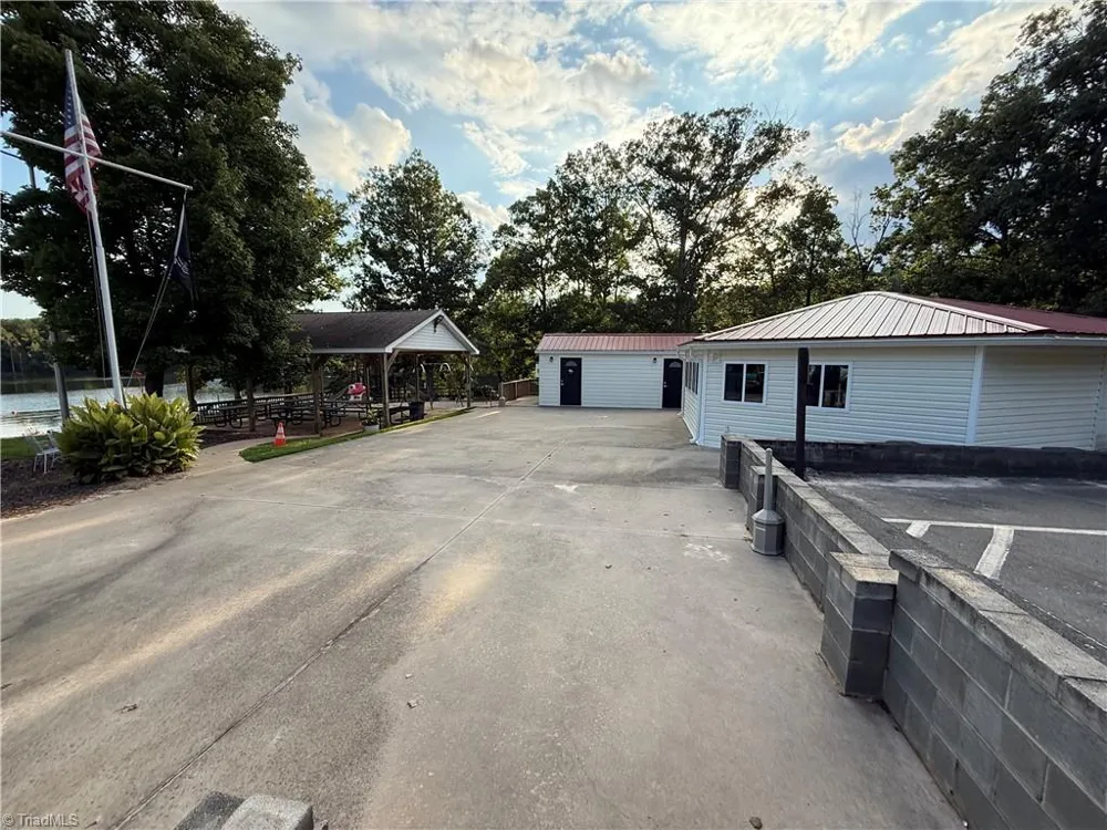 111 Club house Drive New London, NC 28127