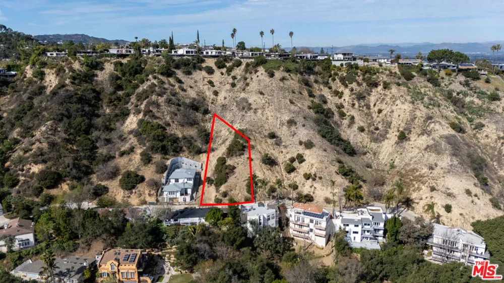 3573 Camino De La Cumbre Sherman Oaks, CA 91423