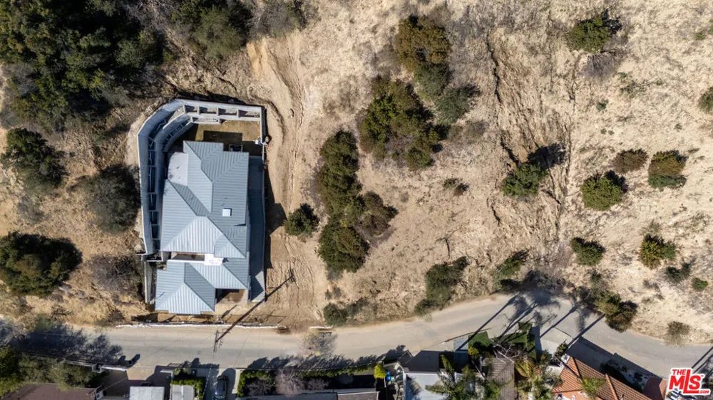 3573 Camino De La Cumbre Sherman Oaks, CA 91423
