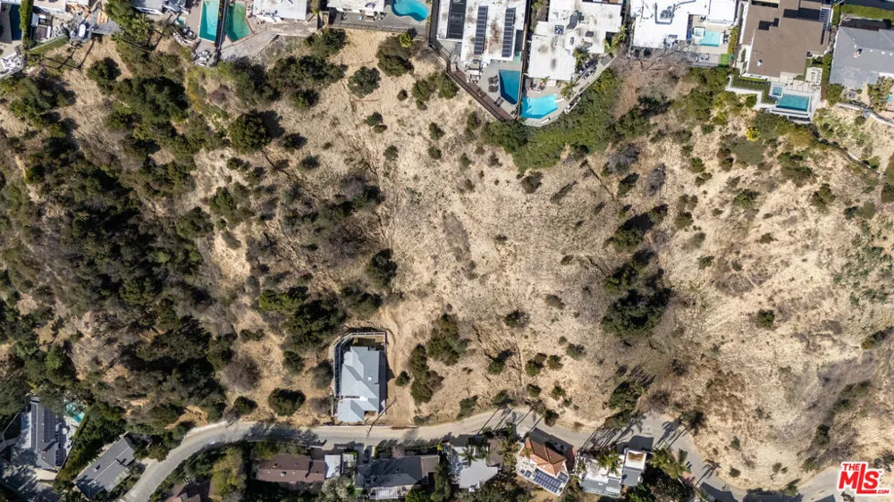 3573 Camino De La Cumbre Sherman Oaks, CA 91423