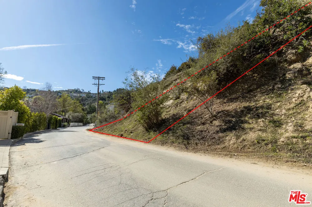 3573 Camino De La Cumbre Sherman Oaks, CA 91423