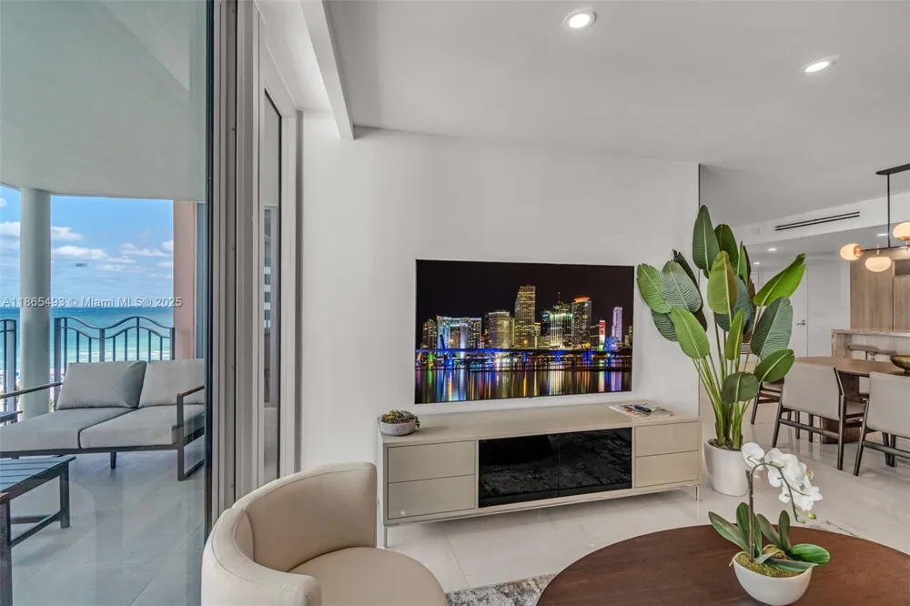 1500 Ocean Drive #1003 Miami Beach, FL 33139
