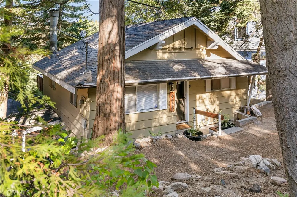 628 Rose Lane Twin Peaks, CA 92391