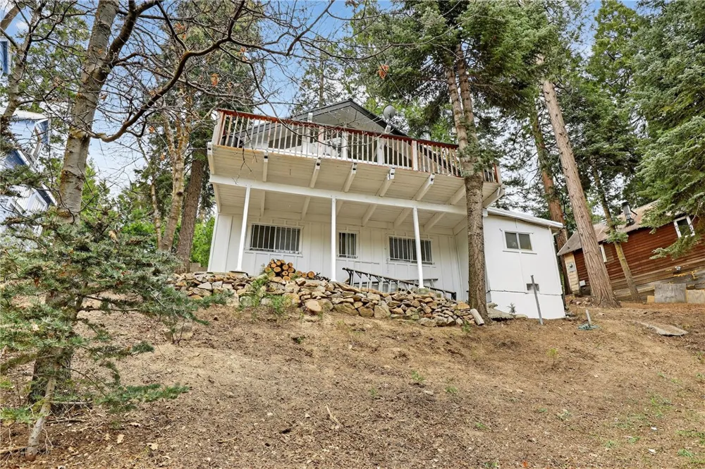 628 Rose Lane Twin Peaks, CA 92391