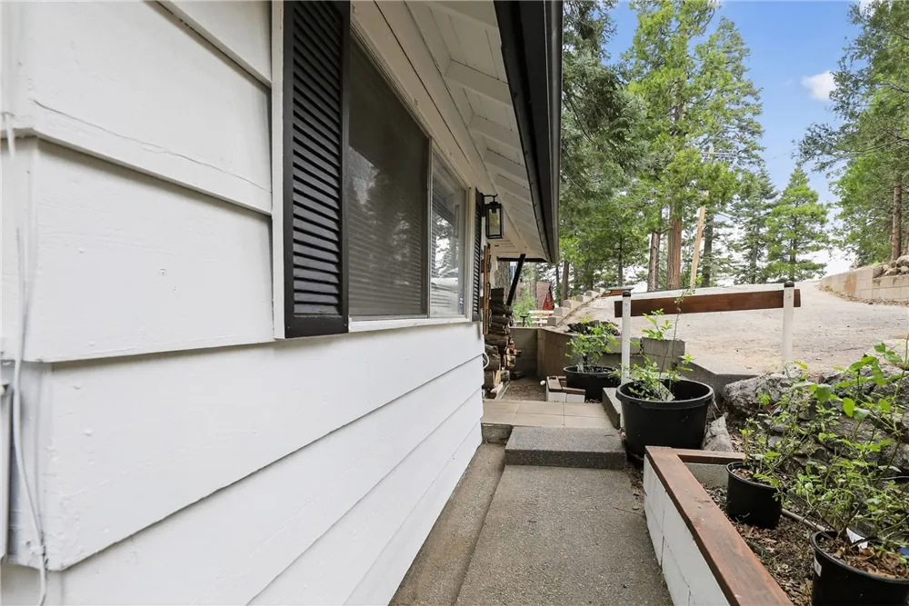 628 Rose Lane Twin Peaks, CA 92391