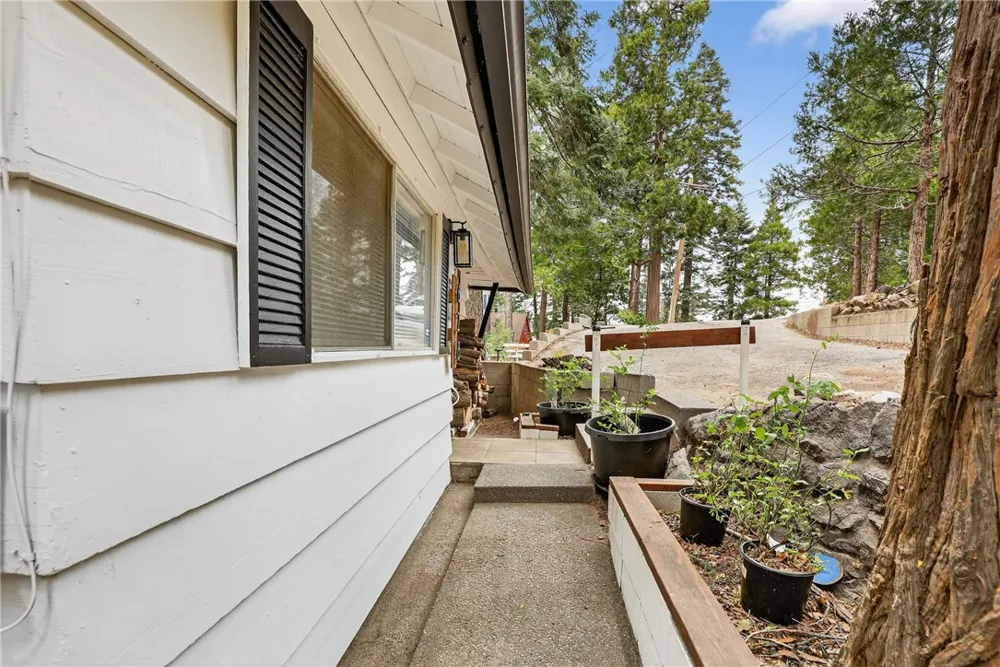 628 Rose Lane Twin Peaks, CA 92391