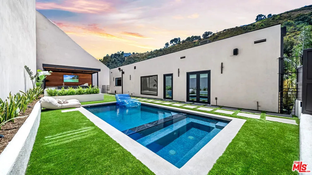 1846 Franklin Canyon Drive Beverly Hills, CA 90210