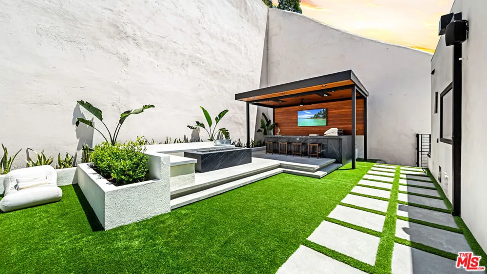 1846 Franklin Canyon Drive Beverly Hills, CA 90210