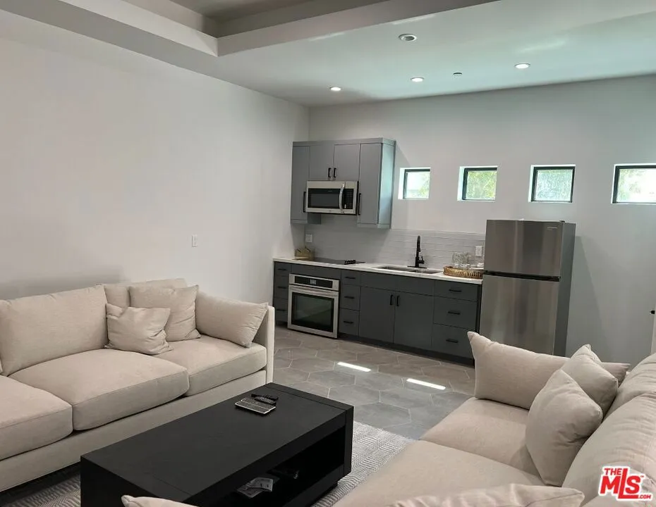 1846 Franklin Canyon Drive Beverly Hills, CA 90210