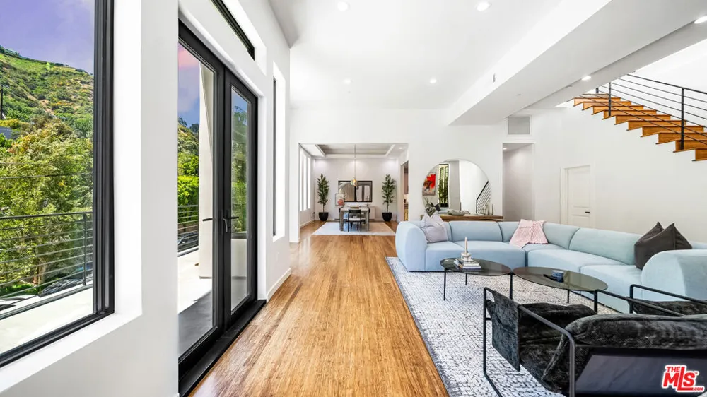 1846 Franklin Canyon Drive Beverly Hills, CA 90210