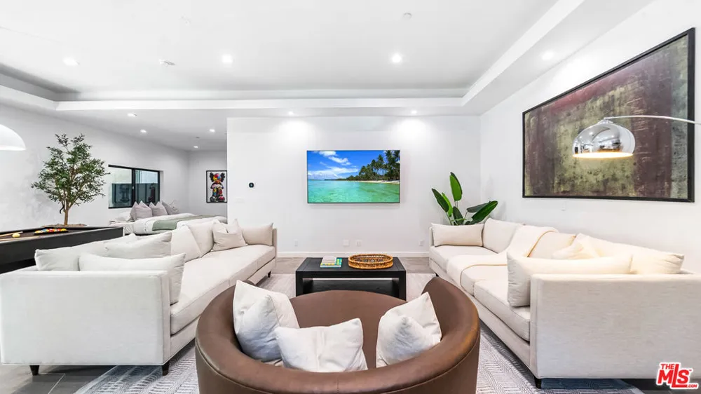 1846 Franklin Canyon Drive Beverly Hills, CA 90210