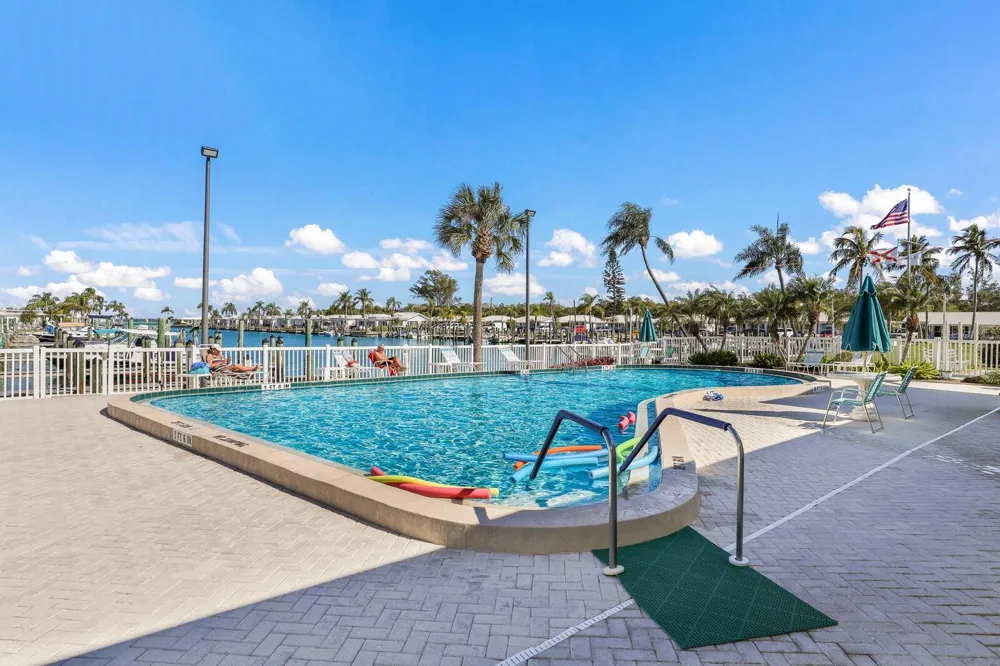 957 SPANISH DRIVE Longboat Key, FL 34228