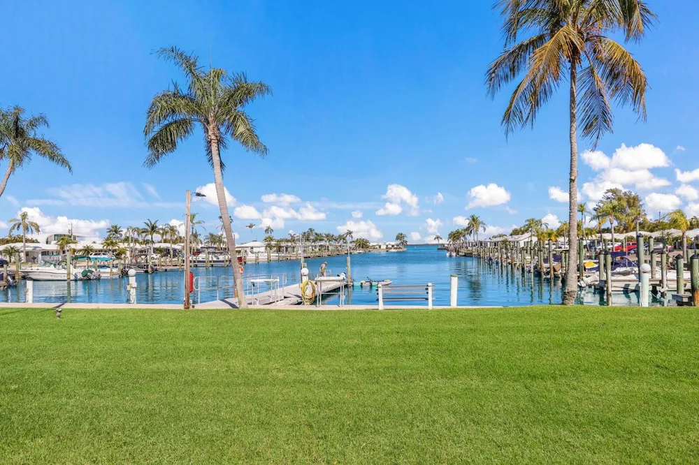 957 SPANISH DRIVE Longboat Key, FL 34228