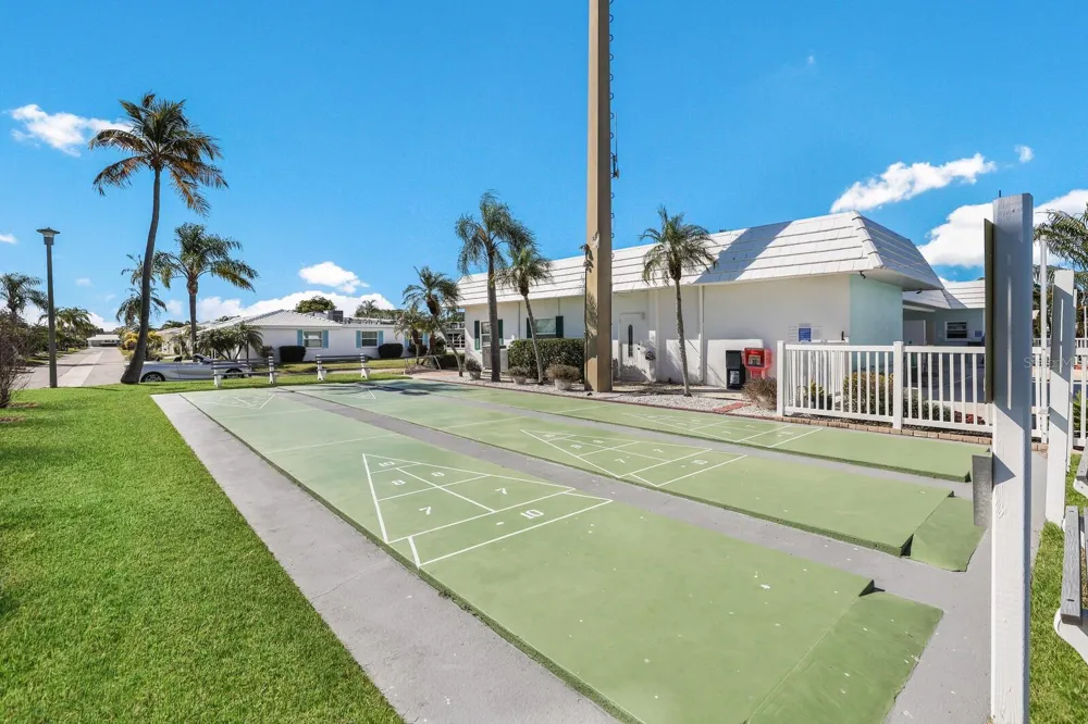 957 SPANISH DRIVE Longboat Key, FL 34228