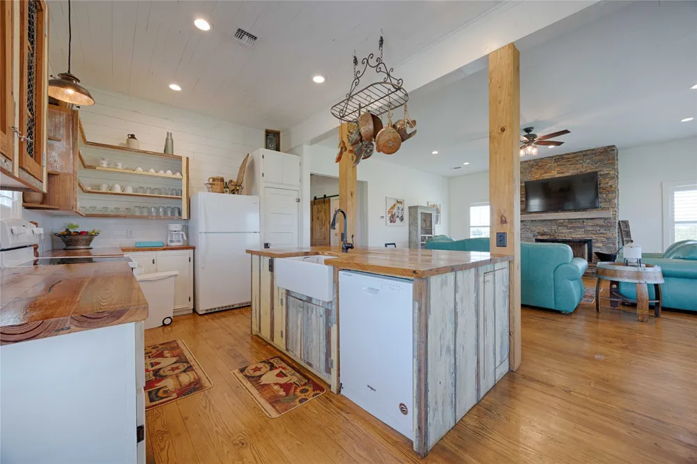 2210 FM 615 Schulenburg, TX 78956