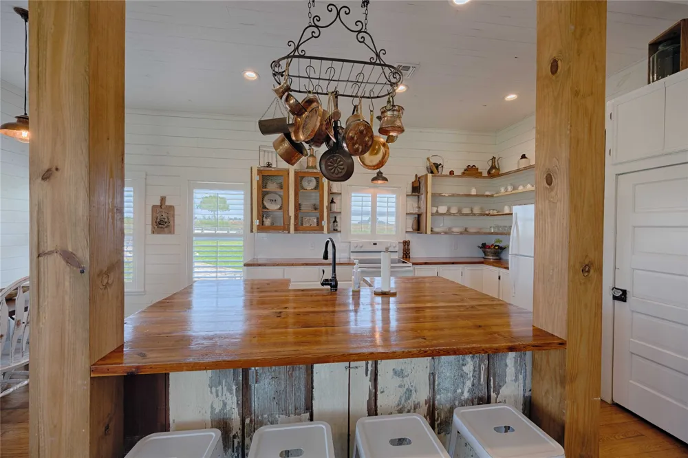 2210 FM 615 Schulenburg, TX 78956