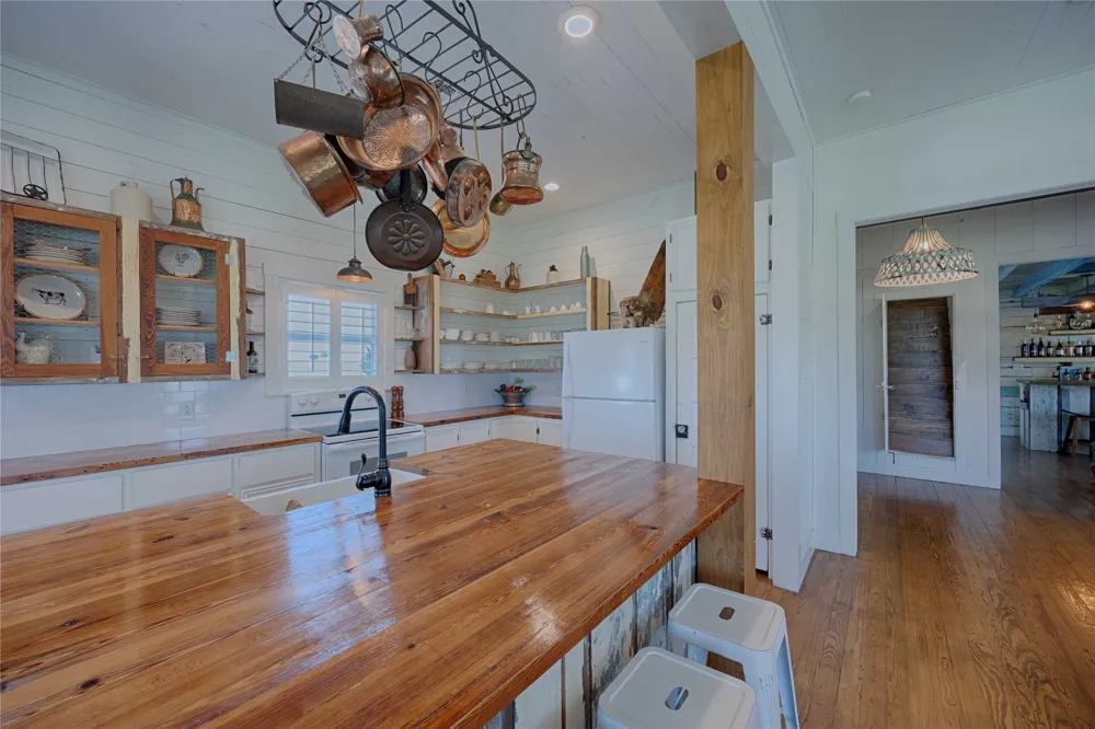 2210 FM 615 Schulenburg, TX 78956
