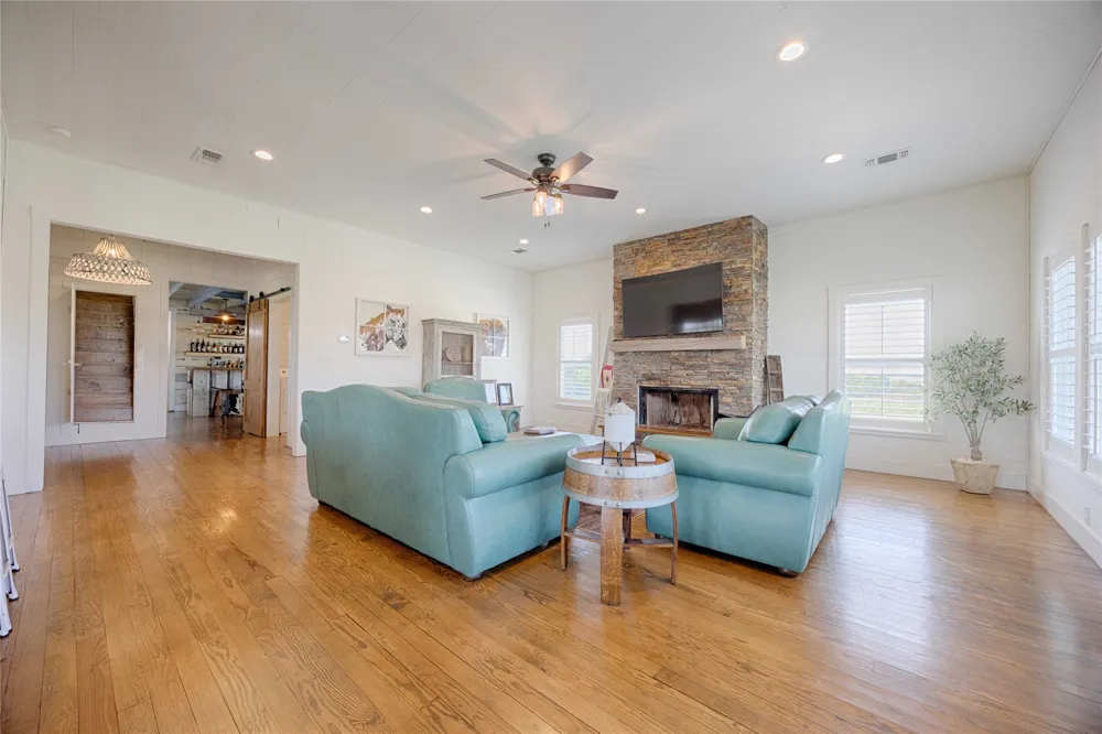2210 FM 615 Schulenburg, TX 78956