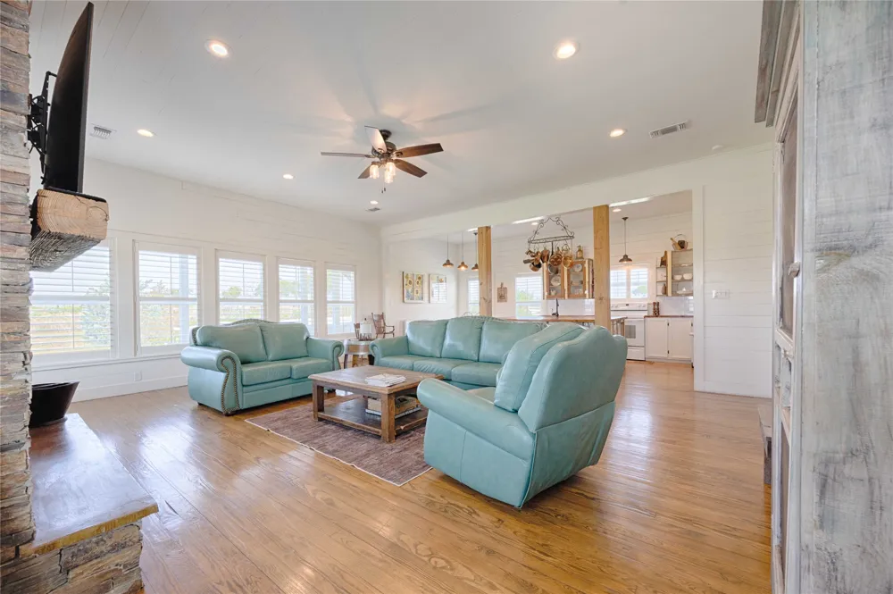 2210 FM 615 Schulenburg, TX 78956