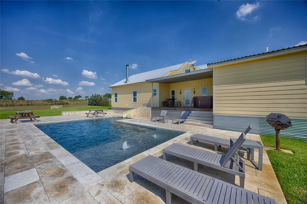 2210 FM 615 Schulenburg, TX 78956
