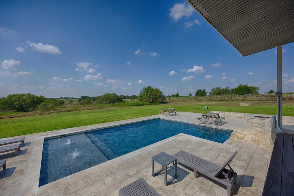 2210 Fm 615 Schulenburg, TX 78956