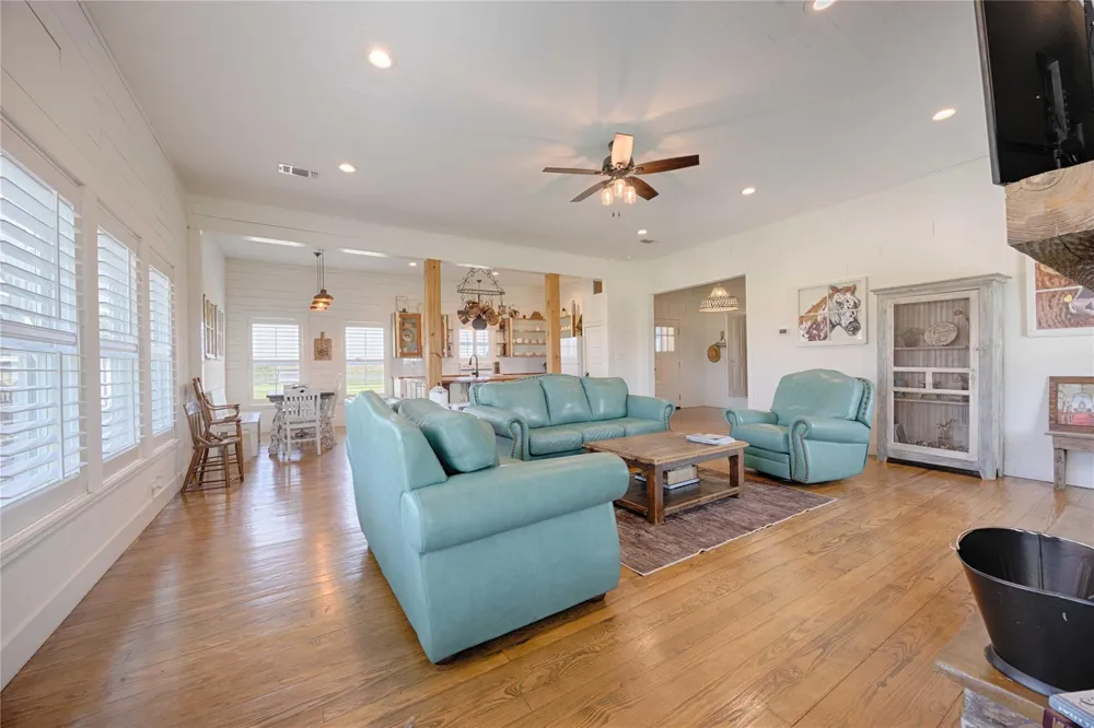 2210 Fm 615 Schulenburg, TX 78956