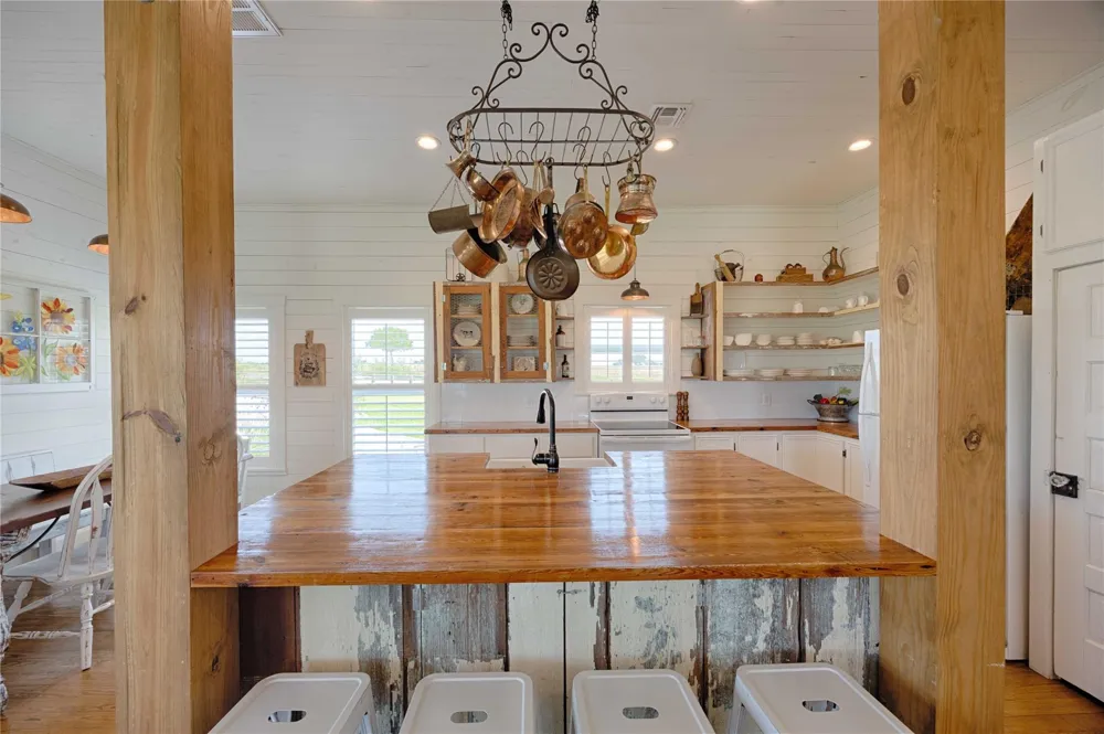 2210 Fm 615 Schulenburg, TX 78956