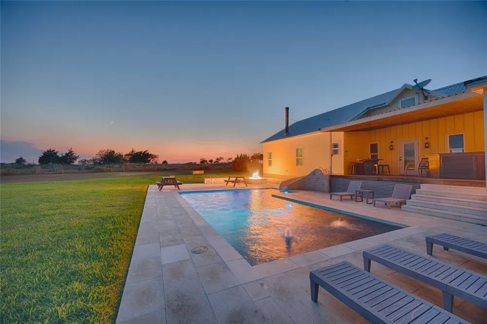 2210 Fm 615 Schulenburg, TX 78956