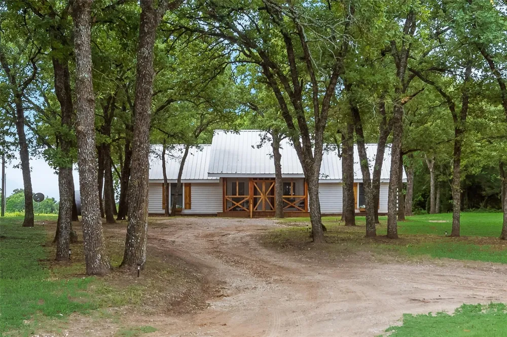 1402 Posey Brewer Road Sunset, TX 76270